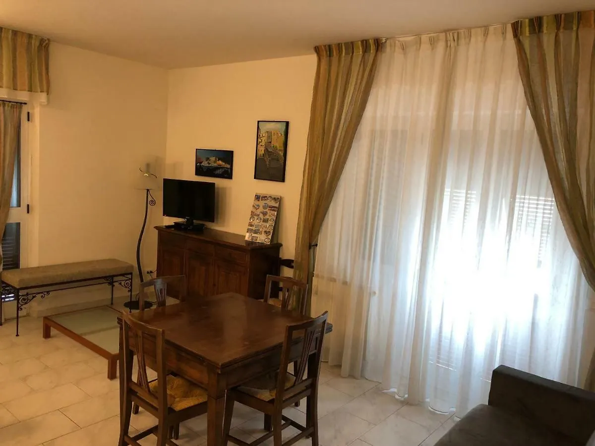 Casa Vacanza La Luna Sarzana 0*,